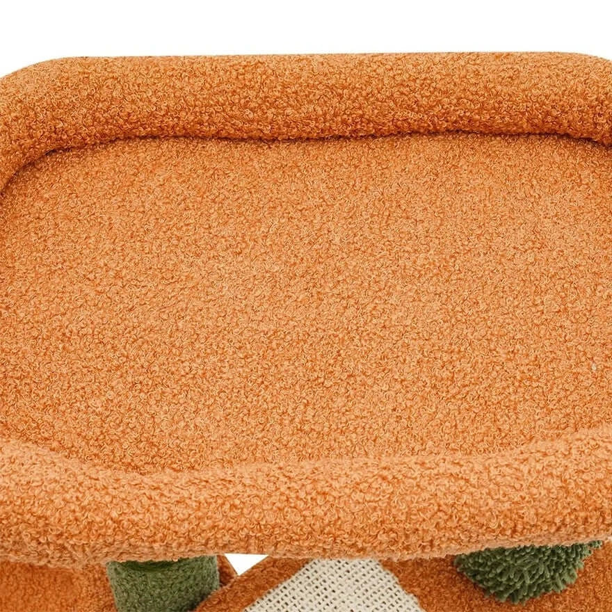 Penjalica i grebalica za mačke Kaktus – narandžasta, ugodna površina za grebanje.