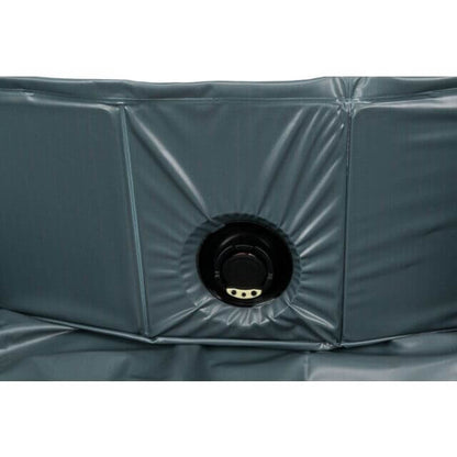 Unutrašnji detalj bazena za pse Trixie, prikazuje ventil za otvaranje i zatvaranje.